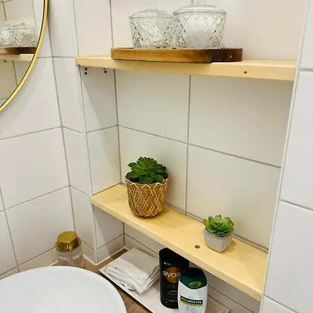 Lägenhet Cozy And Unique Near Train Station Bratislava