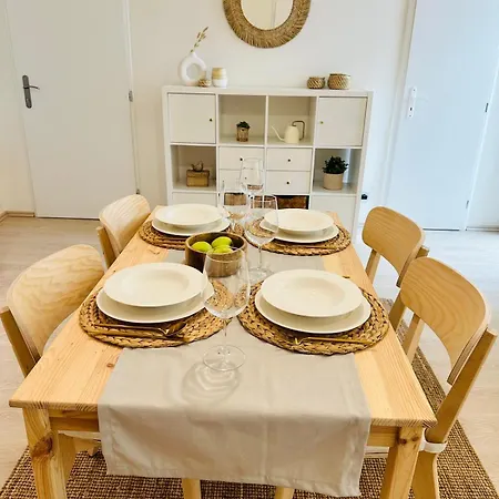 Cozy And Unique Near Train Station Bratislava