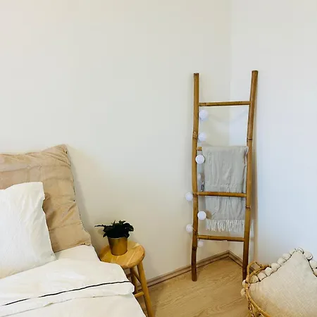 Apartmán Cozy And Unique Near Train Station